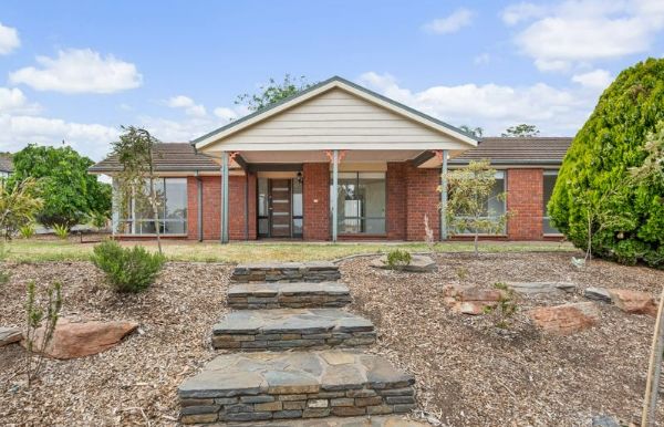 front view onkapringa hills