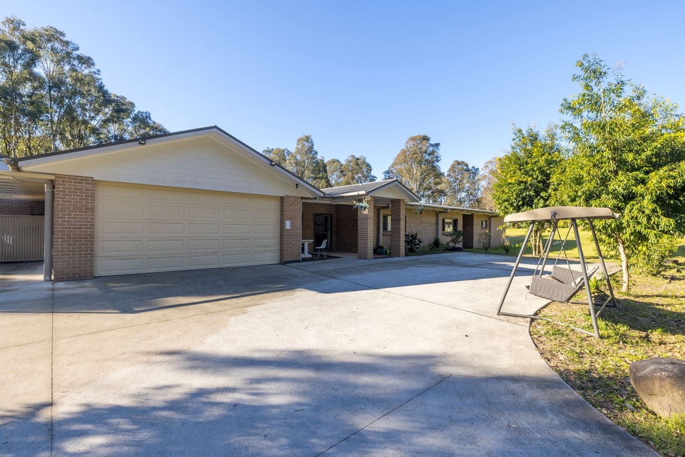 Rossmore 0341-front-of-house