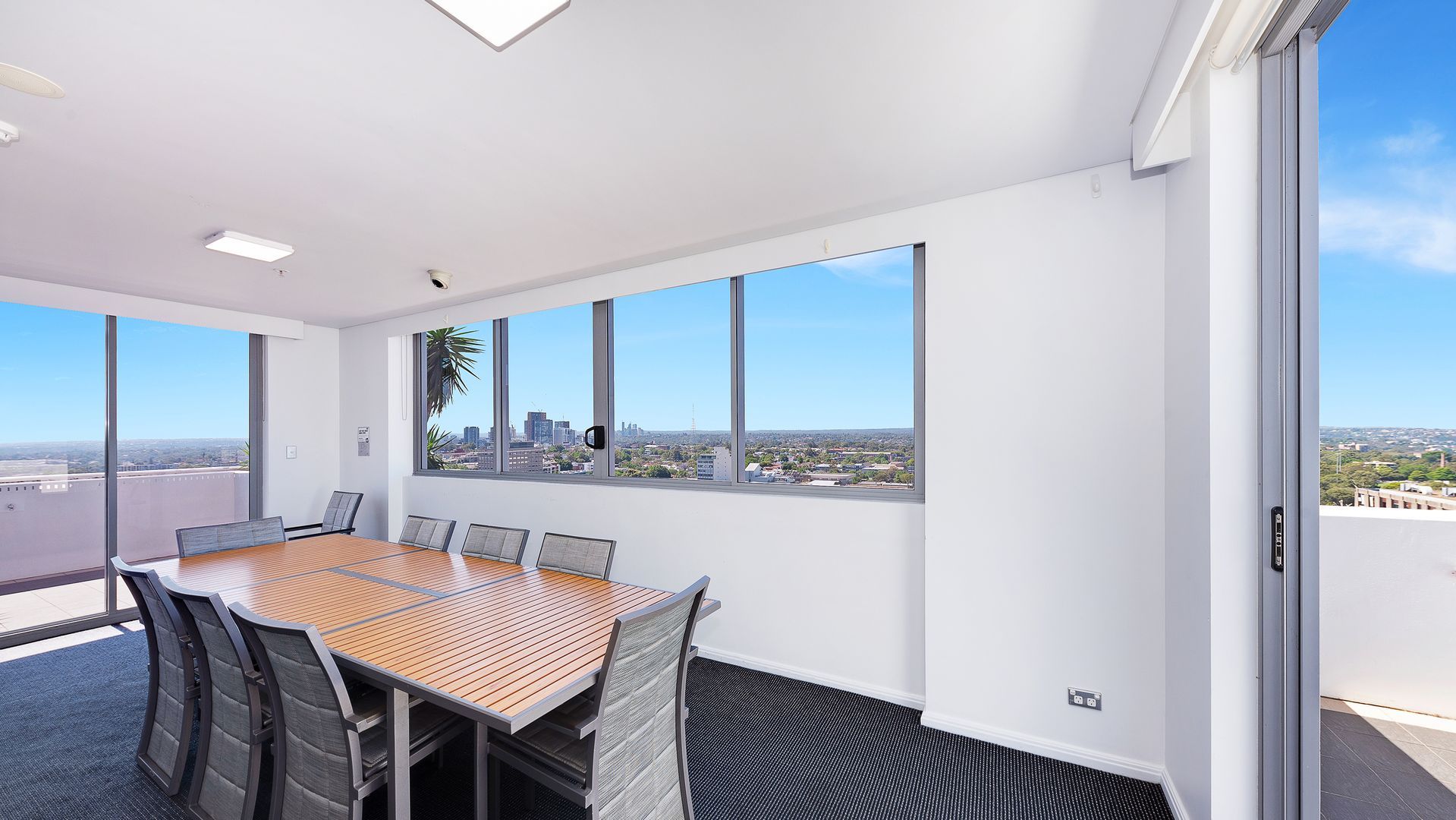 12358000 12_1_201202_045444-w3000-h1688