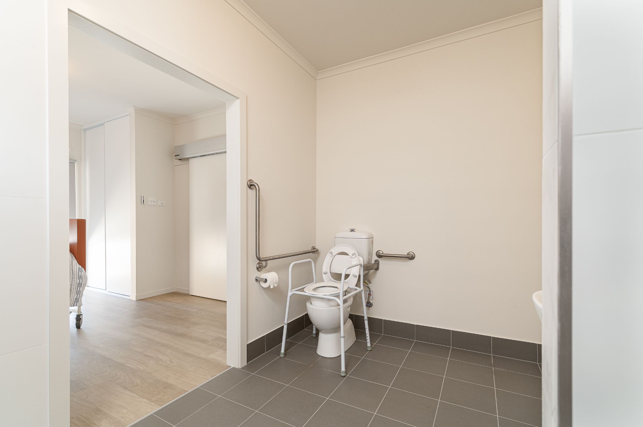 Bedroom 1b BathroomA