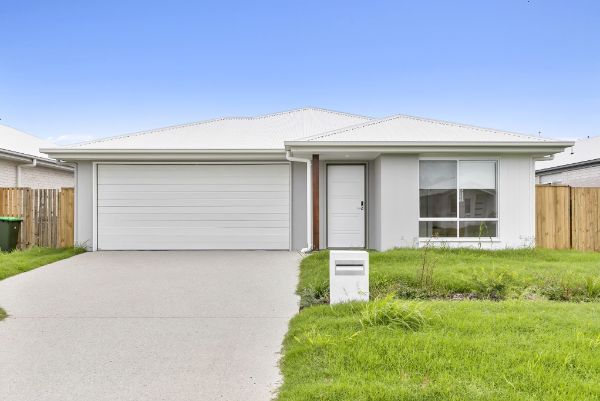 006 Open2view_ID924539-9_Charlotte_Crescent