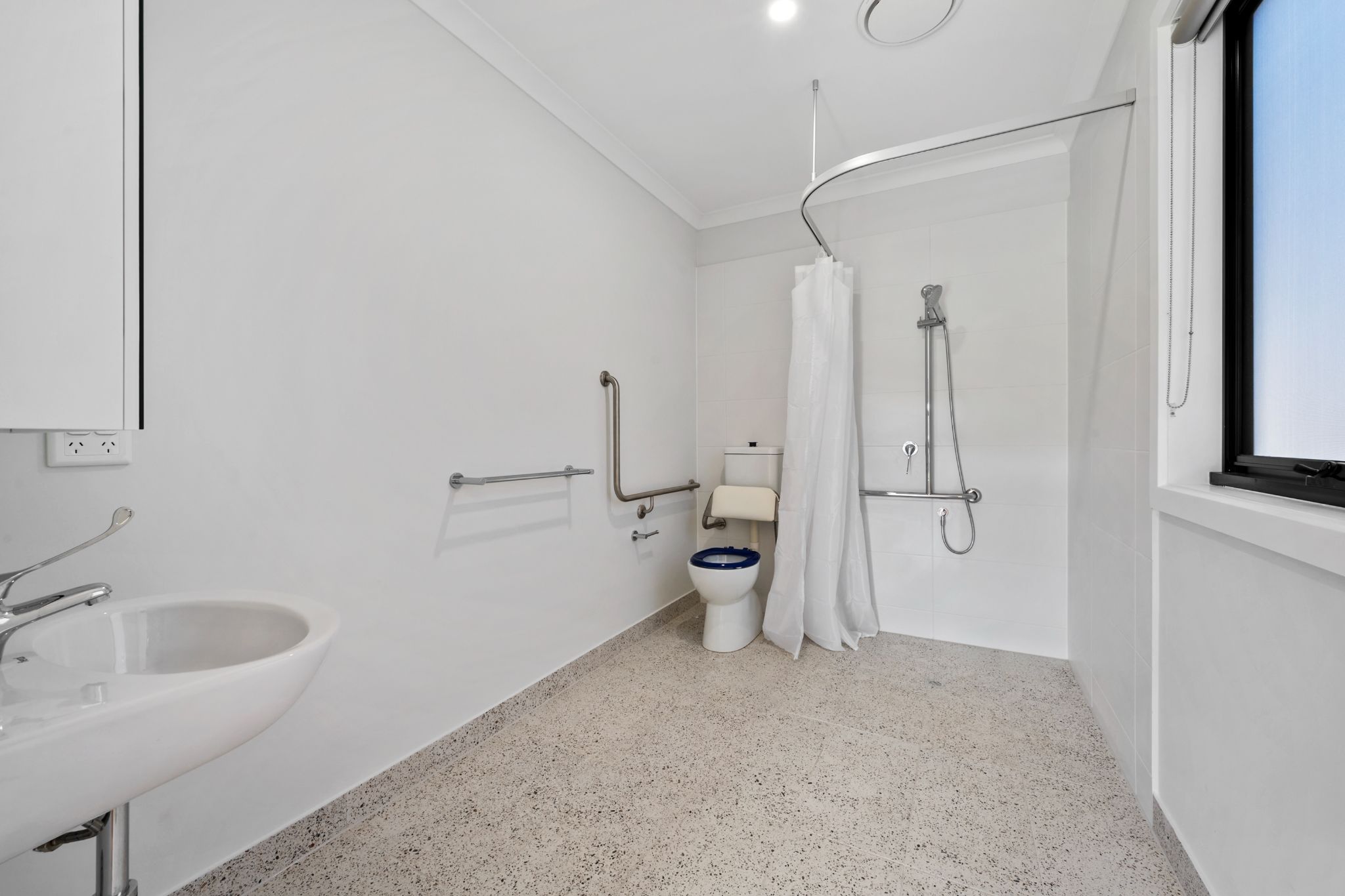 002 Open2view_ID862029-11_Ballad_Street