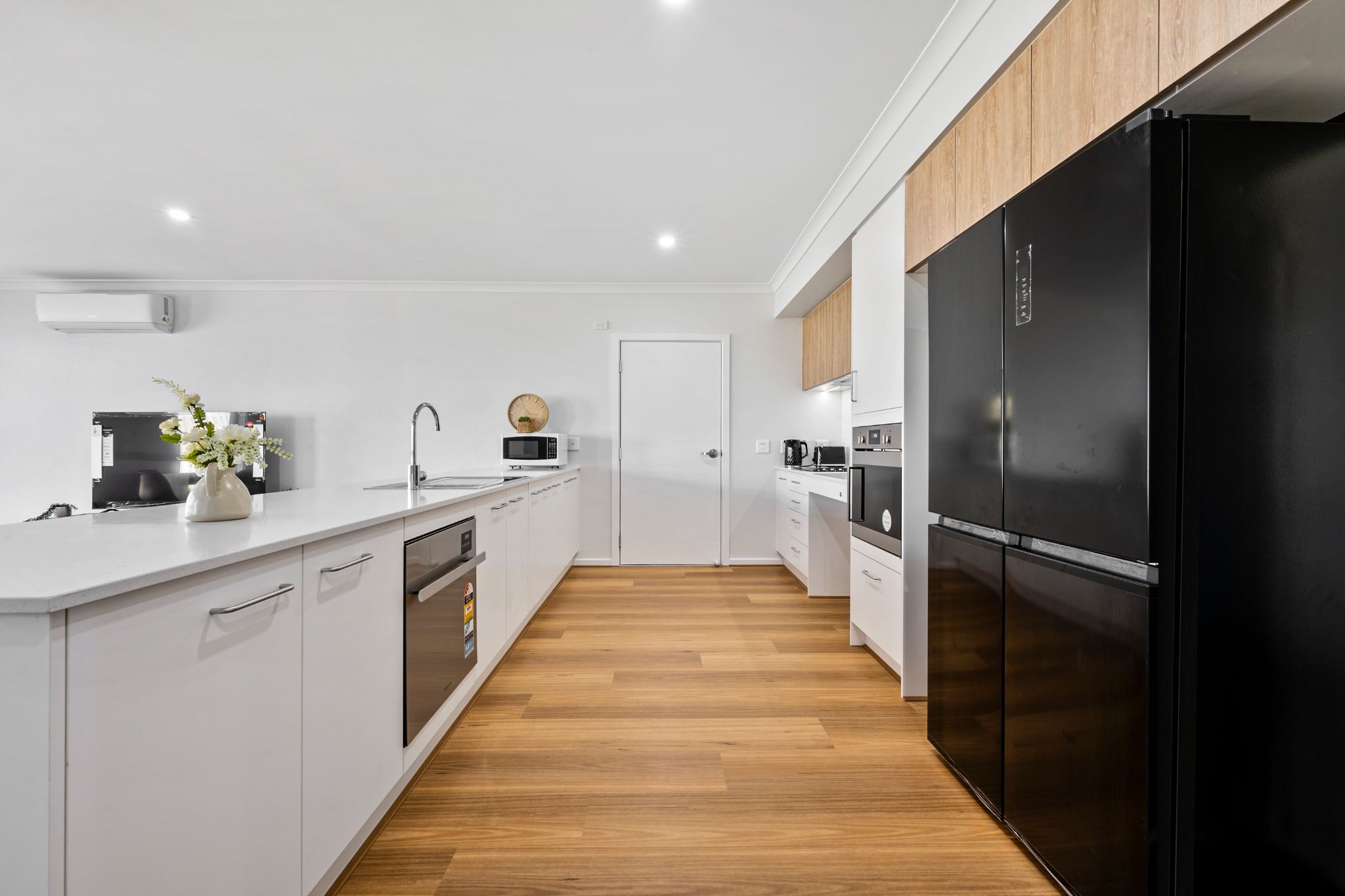 005 Open2view_ID862029-11_Ballad_Street