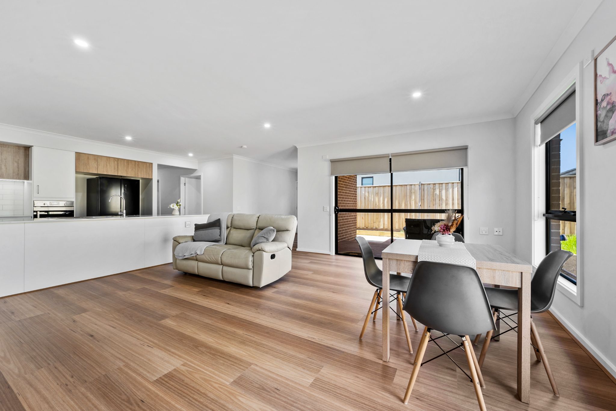 007 Open2view_ID862029-11_Ballad_Street