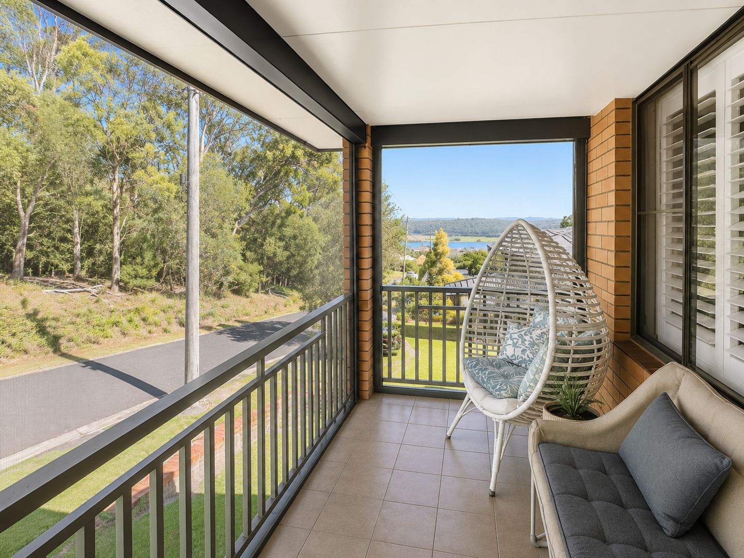 Front screened area