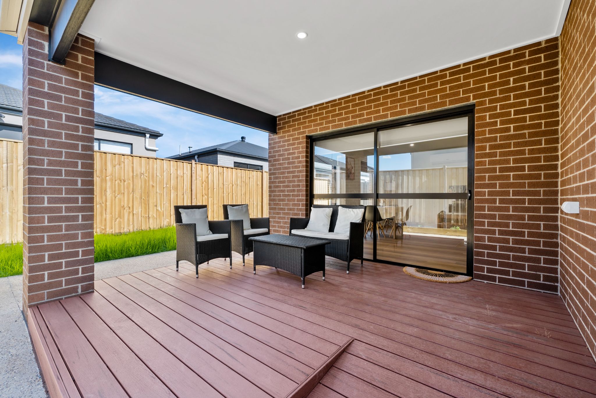 009 Open2view_ID862029-11_Ballad_Street