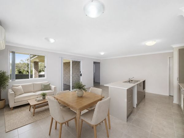 13 clydesdale-street-wadalba-2016-virtually-staged-open-plan-living