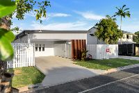 Brand New SDA in Yorkeys Knob. Close to Everything!